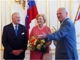 Foto : Prezident SR Ivan Gaparovi dnes, pri prleitosti ivotnho jubilea  osemdesiatich narodenn zablahoelal bvalmu prezidentovi Michalovi Kovovi.
www.prezident.sk