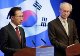 Foto : Predstavitelie Junej Krey a EU prezident Lee Myung-bak a Herman Van Rompuy AP