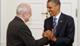 Foto : Prezident Slovenska Ivan Gaparovi a prezident USA Barack Obama pri podan rk vo Varave pred oficilnou veerou v prezidentskom palci
Reuters